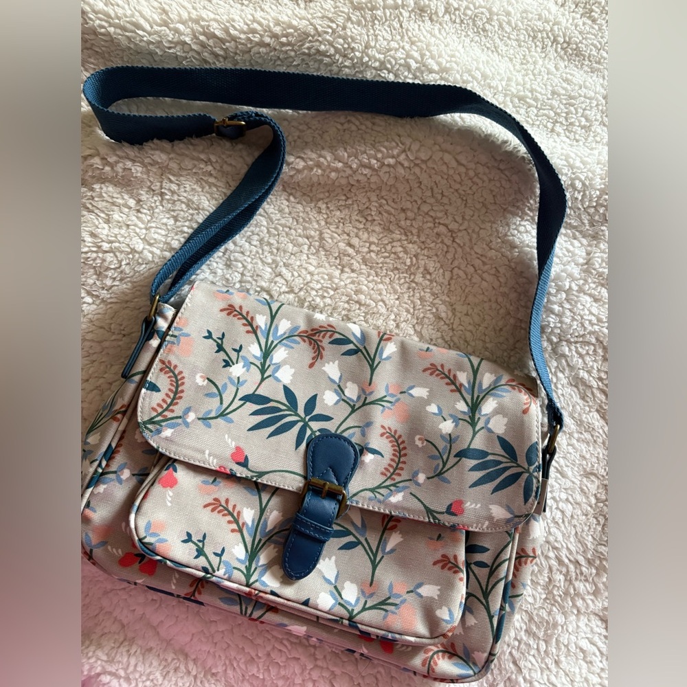 Fun wipeable purse with Special Print NWT